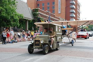 2014_04_GoldenKnightsSnowbirds.jpg (45469 bytes)